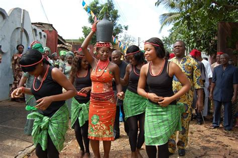  ¿Qué nos enseña la historia de 'Nwanyi Uto'? Un viaje a través de las tradiciones y valores Igbo.